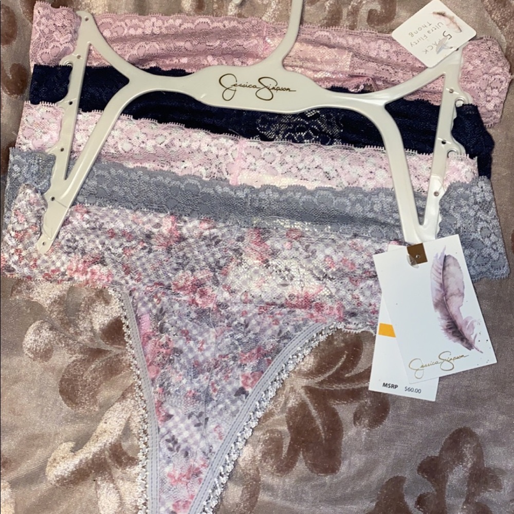 ⚜️JESSICA SIMPSON⚜️thongs 5 pack💕